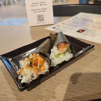 Currents - Salmon skin and hamachi handroll - Sushi Bars Near Me - Honolulu, Hawaii