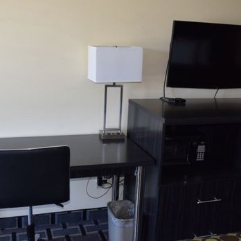 Executive Inn - Desk, tv, microwave and mini fridge - Hotels Near Me - Pelham, Georgia Executive Inn - Desk, tv, microwave and mini fridge - Hotels Near Me - Pelham, Georgia