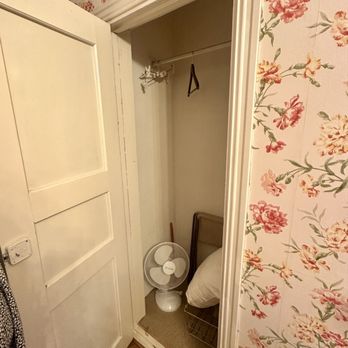 Toftaholm Herrgård - Closet in daughter's new room in main hotel area. - Hotels Near Me - Vittaryd, F
