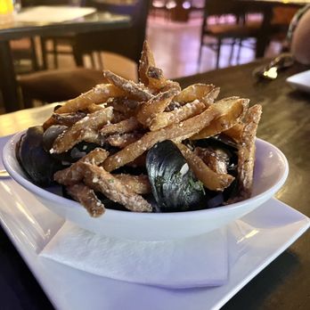 Weinkeller - Wine Bars Near Me - Niagara Falls, Ontario