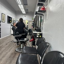 La Petite Hair Salon