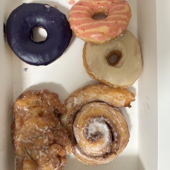 Island Glazed - Ube, Strawberry Mango, Cinnamon Roll, & Apple fritter - Coffee & Tea Near Me - Aiea, Hawaii Island Glazed - Ube, Strawberry Mango, Cinnamon Roll, & Apple fritter - Coffee & Tea Near Me - Aiea, Hawaii