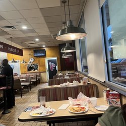 Huddle House - Bunch of dirty tables