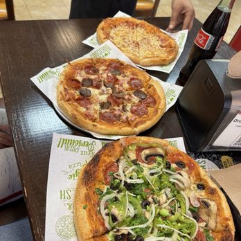 Singas Famous Pizza - Pizza Near Me - Orlando, Florida