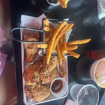 The Ultimate Kitchen - Food Trucks Near Me - Houston, Texas