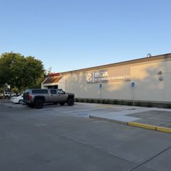 Vista Veterinary Specialists - The entrance behind the vehicles.