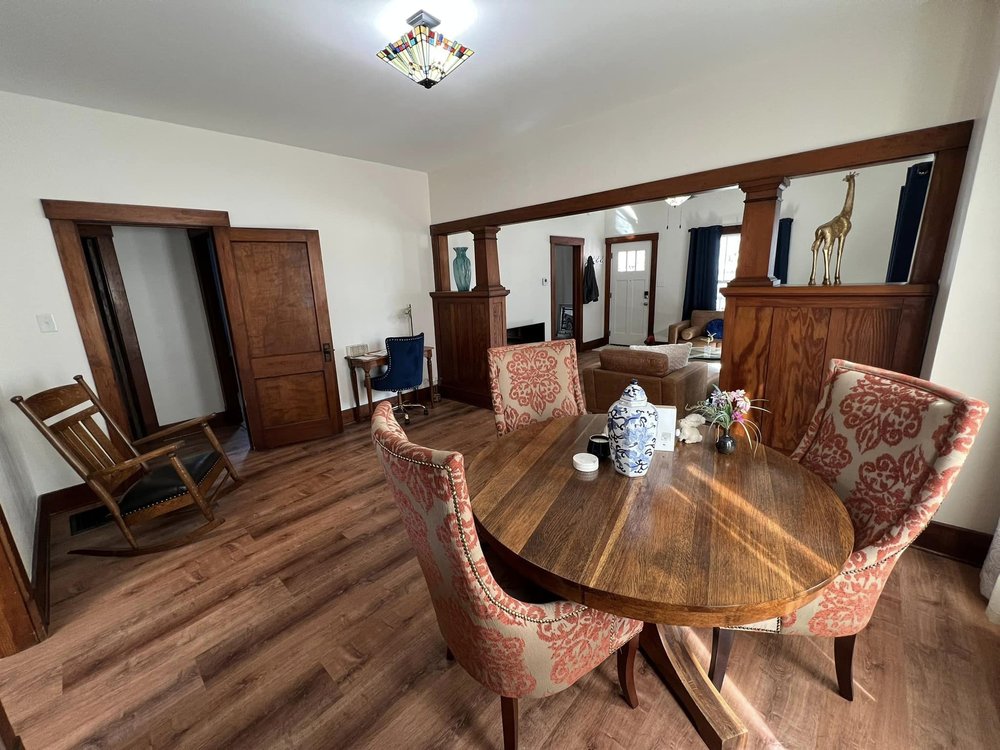 THE BLUE BUNGALOW 12 Photos 405 N Main St, Carrollton, Missouri Bed & Breakfast Phone