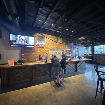 The Local Smokey - Sports Bars Near Me - Knoxville, Tennessee