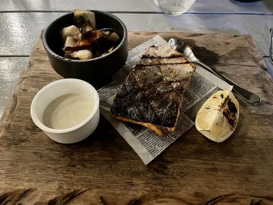 LA LAGUNA RESTAURANT AND LOUNGE by null