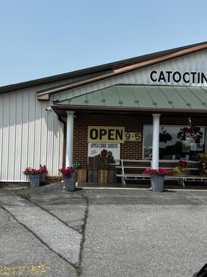Catoctin Mountain Orchard by null