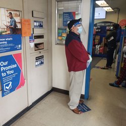 US Post Office - All 3 photos of everyone standing inside and outside is the same day. 30 min wait.