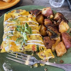 Mimosas Gourmet - California Omelet with country potatoes