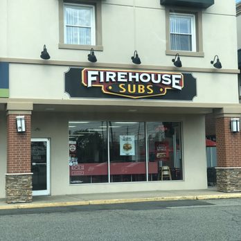 Firehouse Subs - Nice area outside seating on the right side of building! - Fast Food Near Me - Totowa, New Jersey