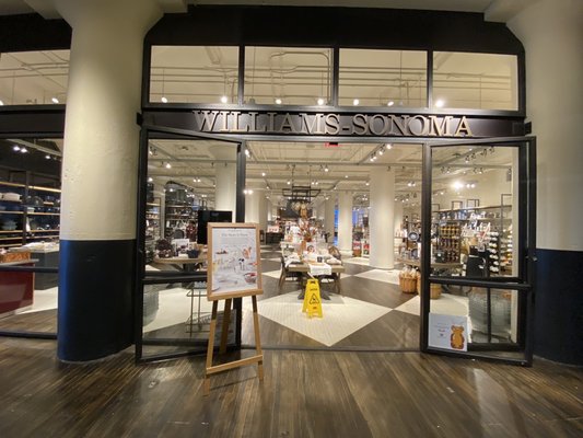 Williams-Sonoma by null