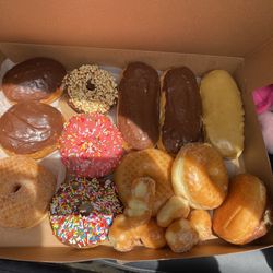 Foster's Donuts - Dozen