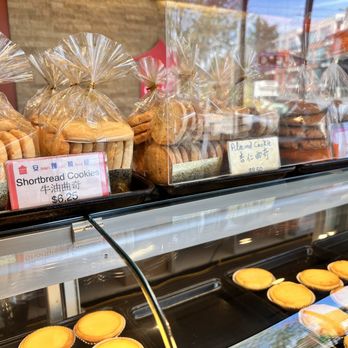 Anna's Cake House - a display of baked goods - Bakeries Near Me - Vancouver, British Columbia Anna's Cake House - a display of baked goods - Bakeries Near Me - Vancouver, British Columbia
