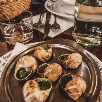 Victoires - Escargot and poached eggs in blue cheese - French Near Me - Paris, 75 Victoires - Escargot and poached eggs in blue cheese - French Near Me - Paris, 75