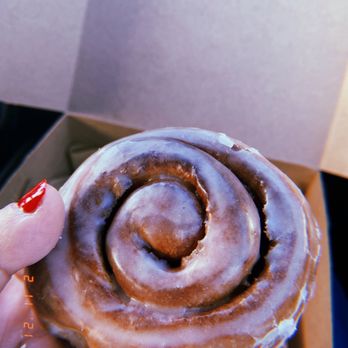 Good Town Doughnuts - Cinnamon roll - Donuts Near Me - Costa Mesa, California