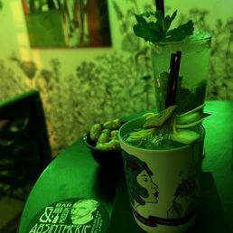 The lemon mojito (drink of the month), mule and table snacks!