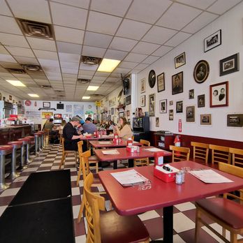 Frank's - Inside - Burgers Near Me - Zeeland, Michigan Frank's - Inside - Burgers Near Me - Zeeland, Michigan