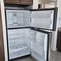 Caro House Cleaning - Fridge looks like it was brand new