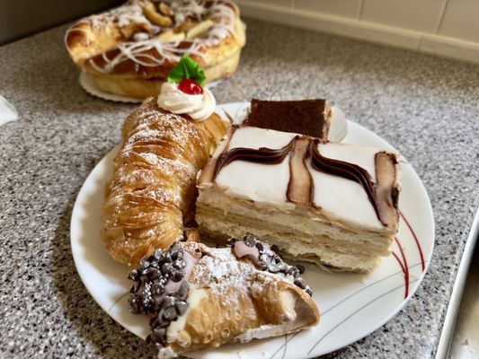 Bella-Napoli Italian Bakery by null