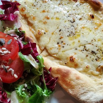 Ensign Ewart - Cheesy garlic bread - Pubs Near Me - Edinburgh, EDH Ensign Ewart - Cheesy garlic bread - Pubs Near Me - Edinburgh, EDH