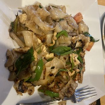 Bencharong Thai House - drunken noodle - Thai Near Me - Arcata, California Bencharong Thai House - drunken noodle - Thai Near Me - Arcata, California