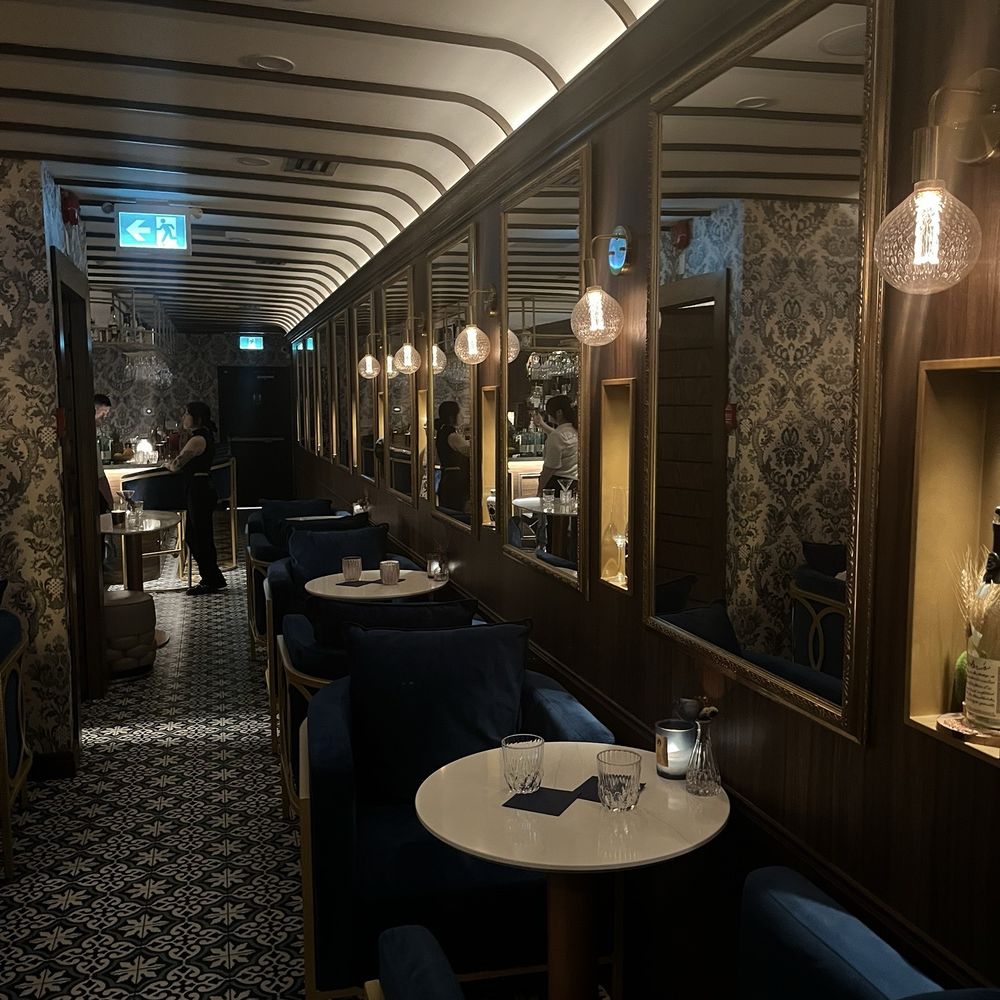 C Suite - Cocktail Bars Near Me - Toronto, Ontario