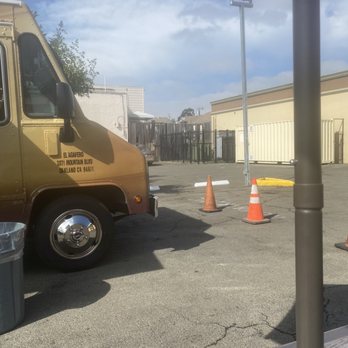 Tacos Guadalajara - Small parking lot - Tacos Near Me - Oakland, California Tacos Guadalajara - Small parking lot - Tacos Near Me - Oakland, California