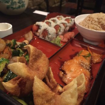 MoMo Sushi & Grill - Spicy tuna roll - Sushi Bars Near Me - Branson, Missouri MoMo Sushi & Grill - Spicy tuna roll - Sushi Bars Near Me - Branson, Missouri