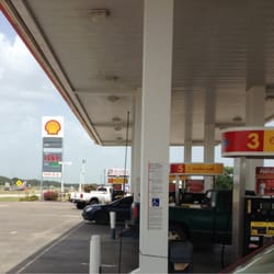 Columbus Travel Center - Busy gas stations can hold a lot of cars.