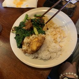 Kana Moo Krob with Fried Egg (D12) Kana Moo Krob with Fried Egg (D12)