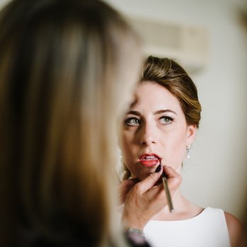 The Dream Team - Chris MacDonald finishes bride's make up. (Hannah Arista Photography, Sept 2016) - Makeup Artists Near Me The Dream Team - Chris MacDonald finishes bride's make up. (Hannah Arista Photography, Sept 2016) - Makeup Artists Near Me