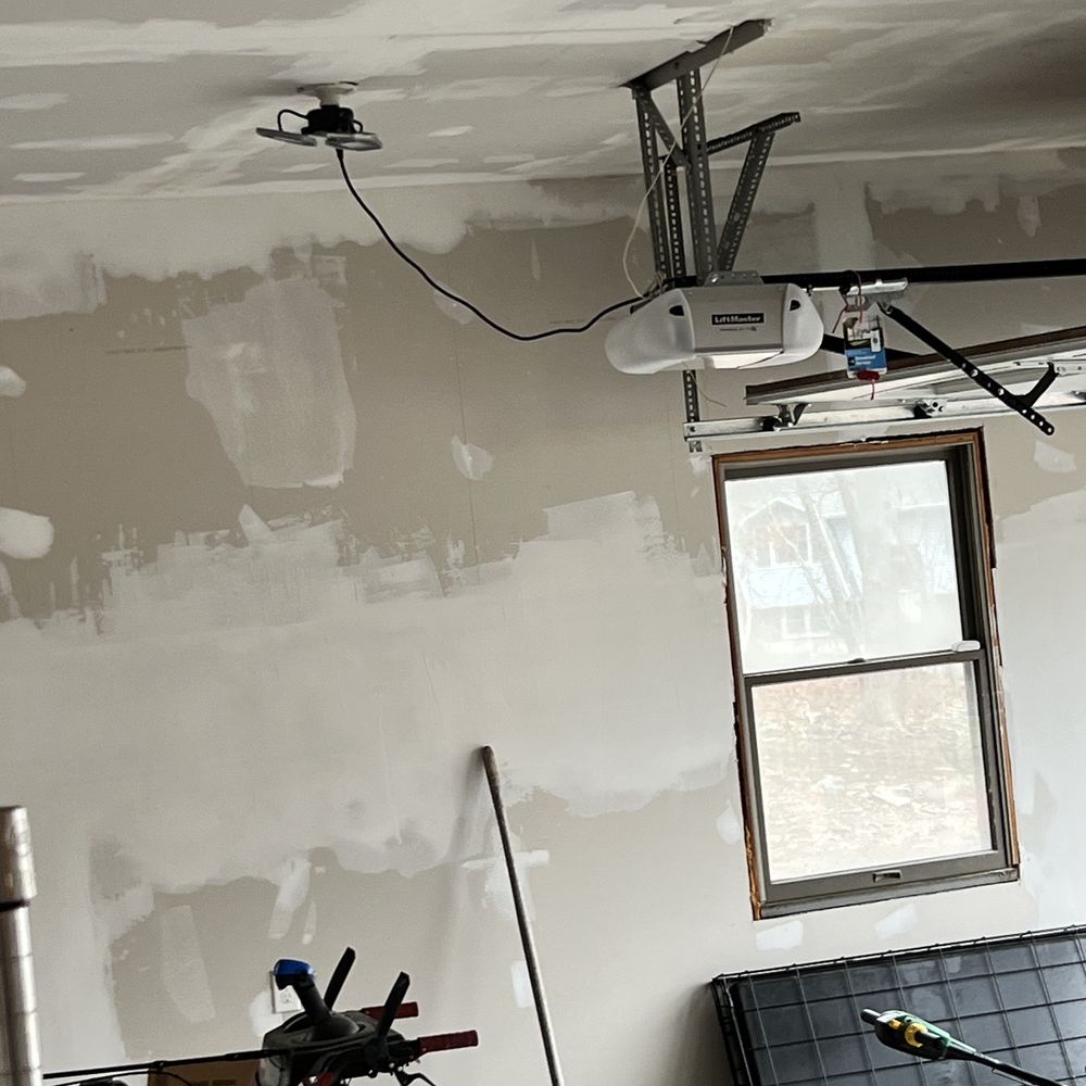 Tiger Construction - Same thing, see the crack in the ceilings - General Contractors Near Me Tiger Construction - Same thing, see the crack in the ceilings - General Contractors Near Me