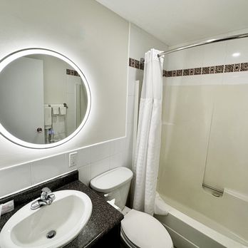 August Jack Motor Inn - Hotels Near Me - Squamish, British Columbia