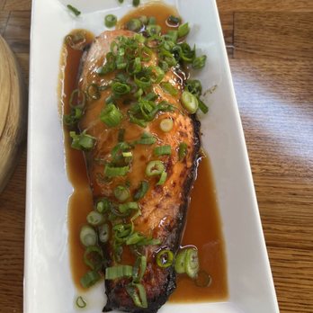 Star Noodle - Miso Salmon - Asian Fusion Near Me - Lahaina, Hawaii
