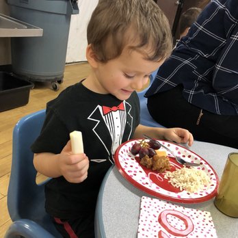 GCC Garfield Child Development Center [Parent Support Center] - Valentines Day made more special with plates and napkins brought by a Mommy volunteer. - Preschools Near Me - Glendale, California