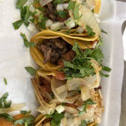 Pollo Regio - 8 Tacos variety.