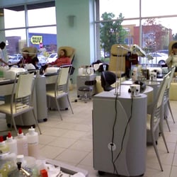 Capri Nail Spa - My view from the cockpit: Decent crowd for a Tuesday evening