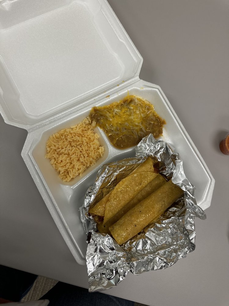 EXPRESS BURRITOS Updated August 2024 5620 N US Hwy 89, Flagstaff, Arizona Food Trucks