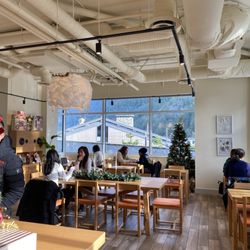 Goldie's Donuts & Bakery - Busy place with view of the bay and mountains