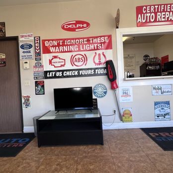 Pro Auto Service Centers - Clean showroom - Auto Repair Near Me - Murrieta, California Pro Auto Service Centers - Clean showroom - Auto Repair Near Me - Murrieta, California
