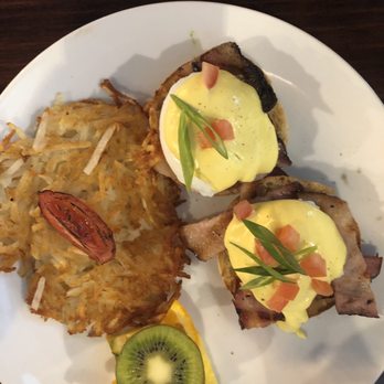 Delphi Brunch Cafe - Eggs Benny with Honey Bacon - Breakfast & Brunch Near Me - Langley, British Columbia Delphi Brunch Cafe - Eggs Benny with Honey Bacon - Breakfast & Brunch Near Me - Langley, British Columbia