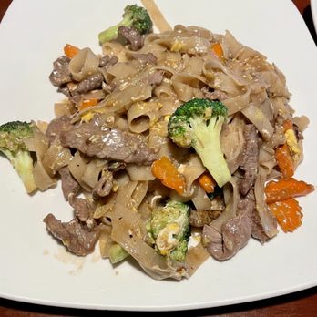 Vilai Thai Kitchen - Pad Se Ew noodles with beef - $15.99 - generous portion size - delicious! Plenty for entree-sharing - Thai Near Me - Kitty Hawk, North Carolina Vilai Thai Kitchen - Pad Se Ew noodles with beef - $15.99 - generous portion size - delicious! Plenty for entree-sharing - Thai Near Me - Kitty Hawk, North Carolina