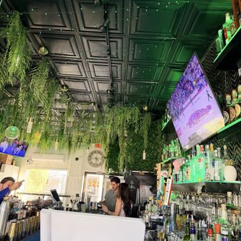 Sol Mar Cocktail Lounge - Terrific atmosphere--weak drinks - Lounges Near Me - Vero Beach, Florida Sol Mar Cocktail Lounge - Terrific atmosphere--weak drinks - Lounges Near Me - Vero Beach, Florida