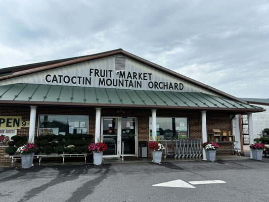 Catoctin Mountain Orchard by null