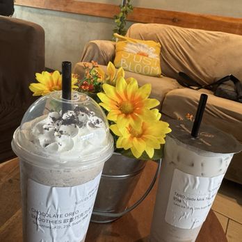 Guanyin Tea House - Chocolate Oreo Smoothies & Taro Jade Milk Tea - Bubble Tea Near Me - West Covina, California