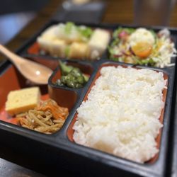 Sumika - Bluridashi tofu bento lunch