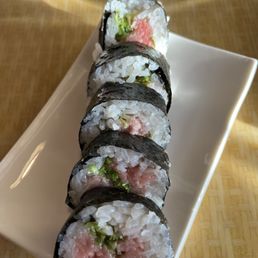 Tuna scallion roll